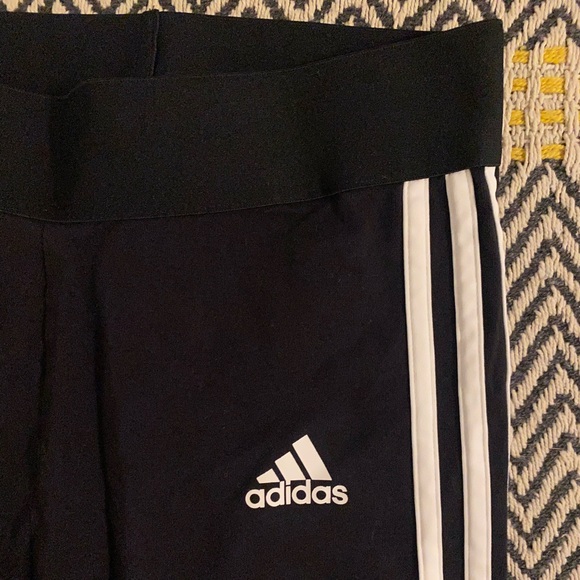 📣💪🏻Black Adidas Biker Shorts - Picture 4 of 4